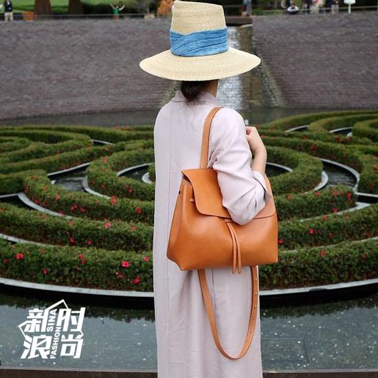 Mansur Gavriel还可以单肩背