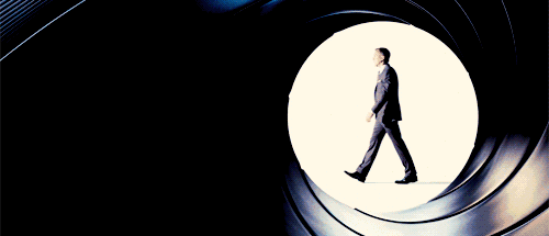 T.O.P的造型感觉是在模仿007