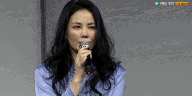 据说现场菲姐自己唠嗑唠了长达6分钟之久!简直惊天地泣鬼神!
