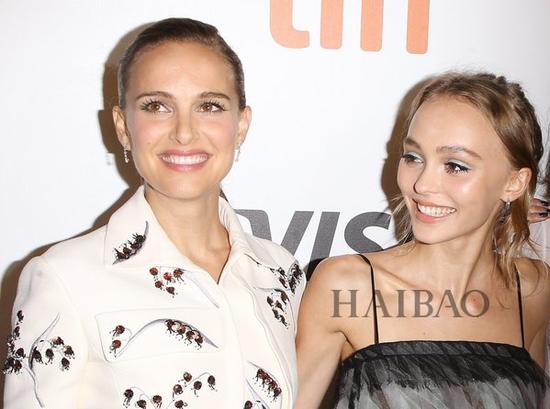 Natalie Portman 和 Lily Rose