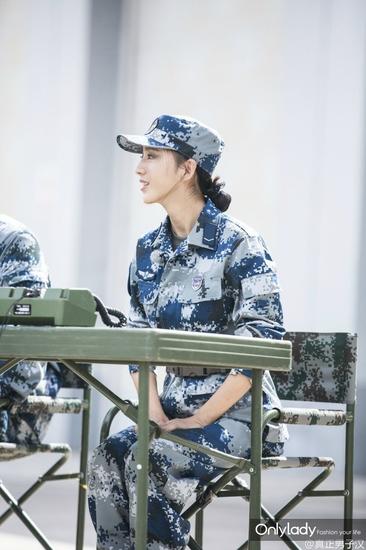 佟丽娅丫丫刚刚做了辣妈,复出后就来参与真人秀的录制