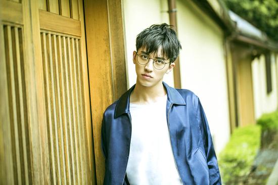 会穿届的新星 许魏洲的穿搭盘点