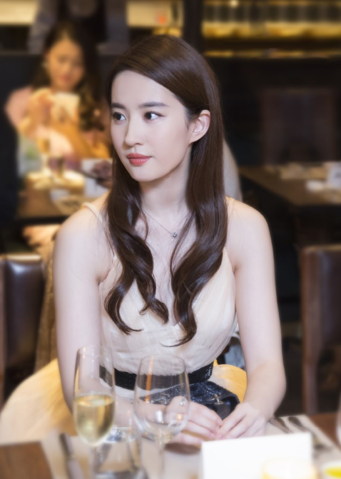刘亦菲更是惊艳亮相杭城