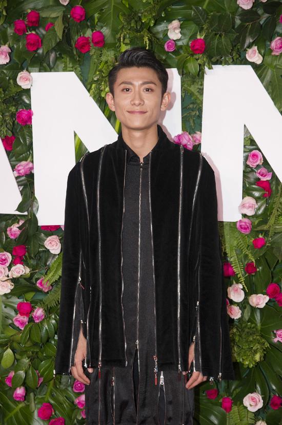 张一山亮相红毯