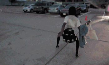 穿高跟就不会走路