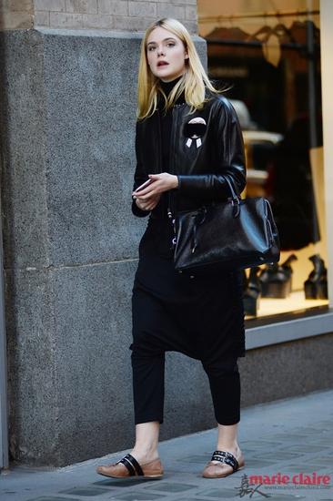 艾丽·范宁（Elle Fanning）一身黑出街