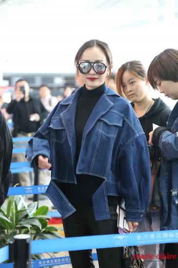 杨幂现身长沙机场