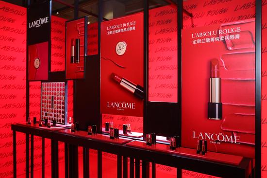 一抹唇色令人心动 兰蔻全新菁纯柔润唇膏发布