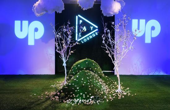 PLAY LOUNGE SHOWROOM品牌日 UP 2017春夏新品发布会_新浪时尚_新浪网