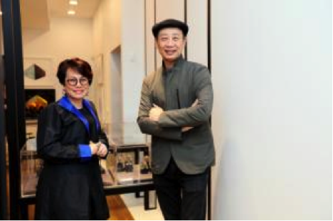 著名珐琅珠宝设计师shirley zhang与著名旅美艺术家李全武先生合影