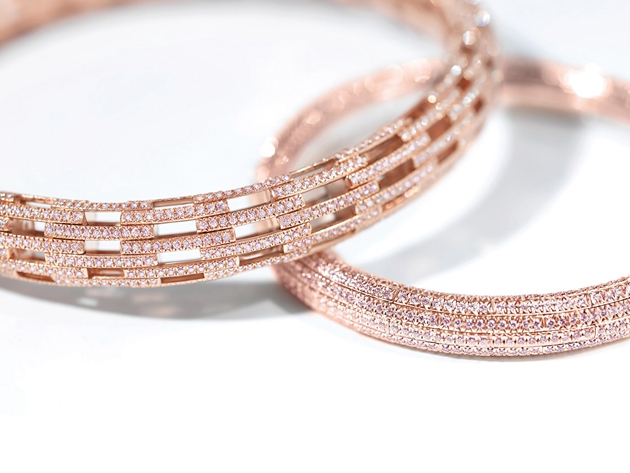 赠送手镯-NIRAV MODI Classic Embrace Bangle in Pink Gold with Baby Pink Diamonds-