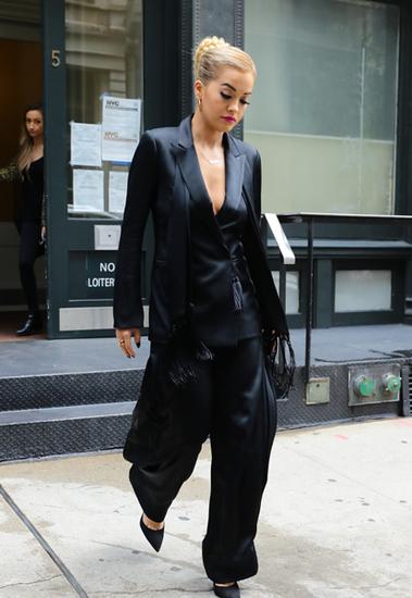 (Rita Ora)