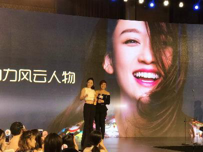 高姿代言人以双重身份出席时尚盛典 好事连双