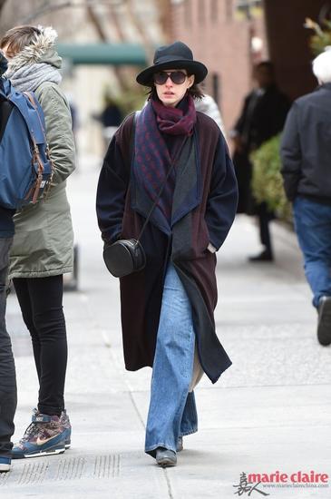 安妮·海瑟薇（Anne Hathaway）现身街头