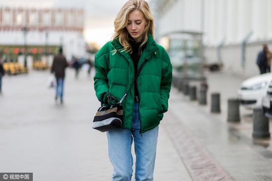 跟蕾哈娜学穿羽绒服 保暖又时髦|羽绒服|小脚裤