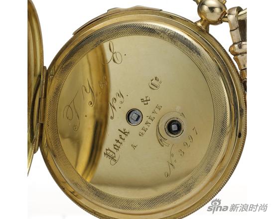 1854年,蒂芙尼与表坛巨擘百达翡丽(Patek Philippe)达成合作伙伴关系并在日内瓦开设了制表工坊。这款怀表刻有两家公司的品牌创始人名称