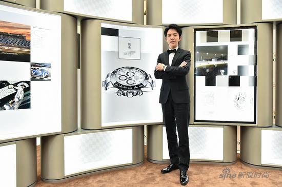 劳力士代言人李云迪参观劳力士迪通拿展览(图片来源:?Rolex)