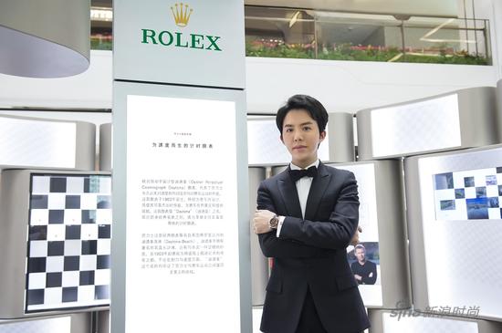 劳力士代言人李云迪参观劳力士迪通拿展览(图片来源：?Rolex)