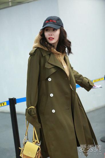 杨幂最新机场街拍不要太好看