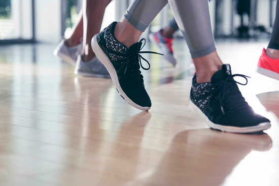 特为女性室内健身设计的FIT YUI 训练鞋,具有独有的贴合性和灵活性