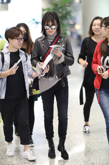 马思纯现身机场