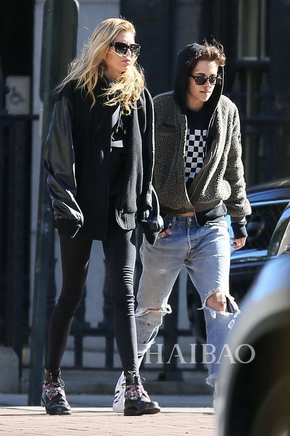 Kristen Stewart & Stella Maxwell