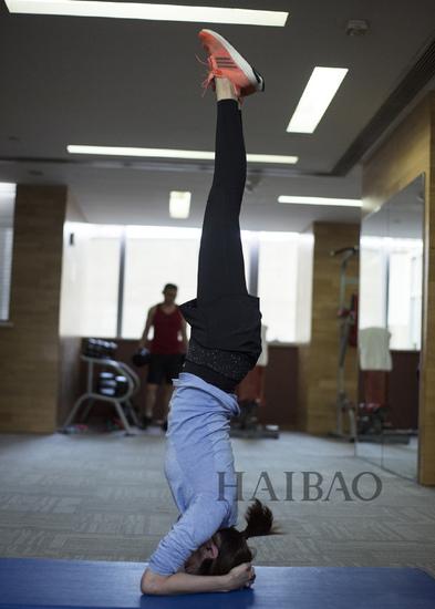 谁说每逢佳节必胖三斤 年前学江疏影健身 尽情做“吃货”