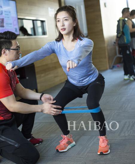 谁说每逢佳节必胖三斤 年前学江疏影健身 尽情做“吃货”
