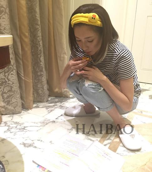 谁说每逢佳节必胖三斤 年前学江疏影健身 尽情做“吃货”