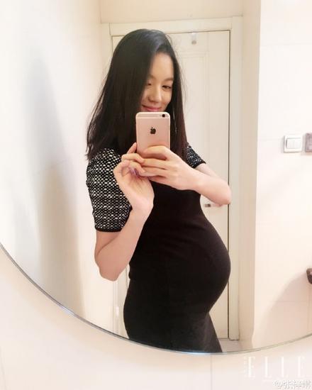 这张梓琳怀孕后的素颜自拍，简直像安了个“假肚子”！