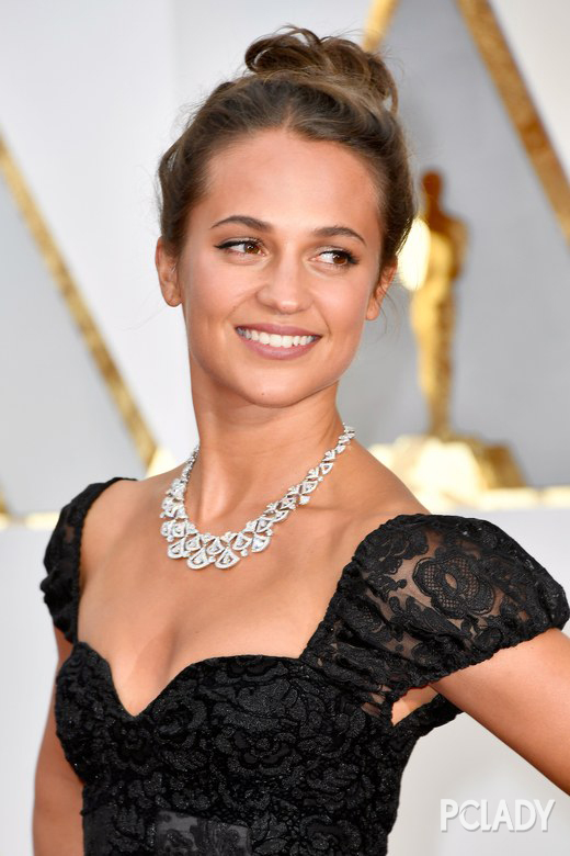 Salma Hayek ꡤҮˡAlicia Vikander ǡά
