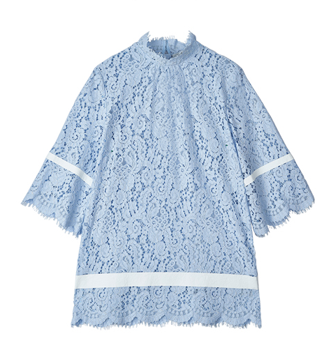 地素 蕾丝镂空喇叭袖口连衣裙 ¥1390
