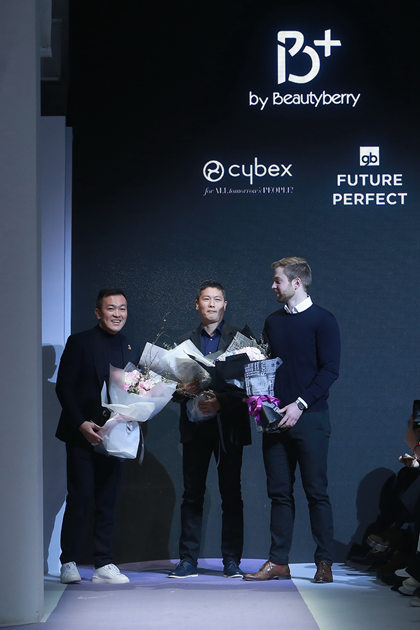 设计师王玉涛（左）、好孩子集团负责人及Cybex品牌创始人Martin Pos（右）