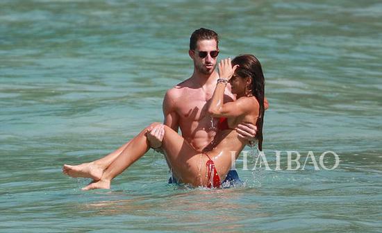 伊莎贝儿·歌勒 （Izabel Goulart） 和德国足球运动员男友Kevin Trapp