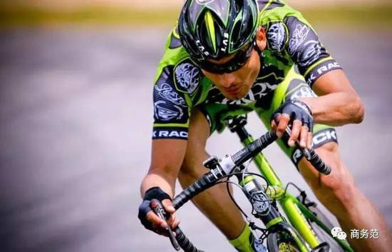 商务范:把1元的共享单车,骑出英伦风的几种姿