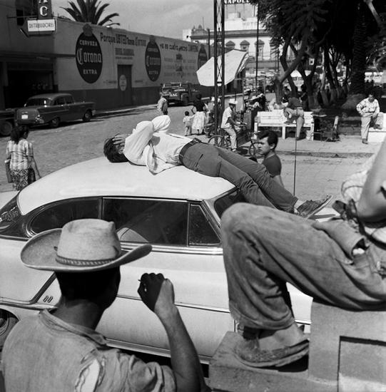 Ojo, Monterrey, Mexico, 1958, photo credit Larry Fink