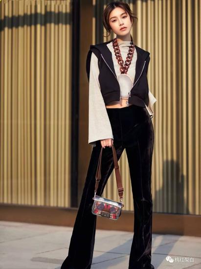 桃红梨白：都穿裤装，李小璐和白百合也差太多