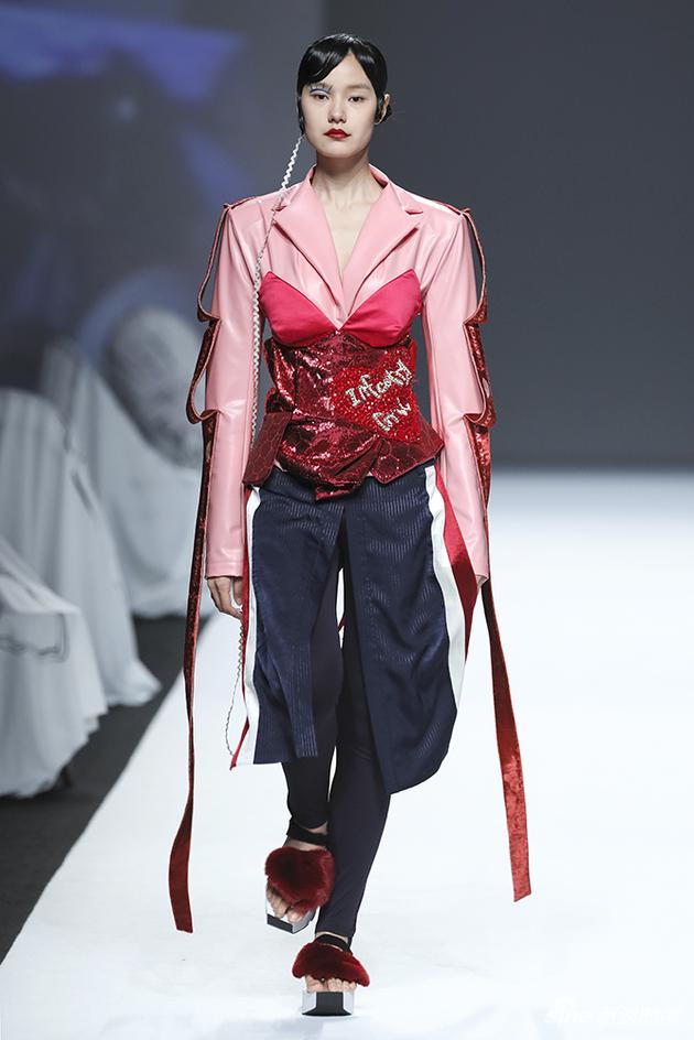 坤旦登场:再唱一曲髦儿戏|密扇|上海时装周|韩雯