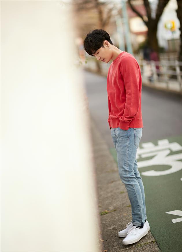 4.张艺兴芳华洋溢