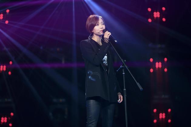 明星爱大牌:王珞丹《跨界歌王》秀歌喉变身攻