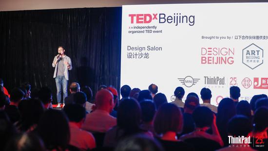 ThinkPad 中国区市场推广总监刘奚源在TED Beijing进行开幕致辞