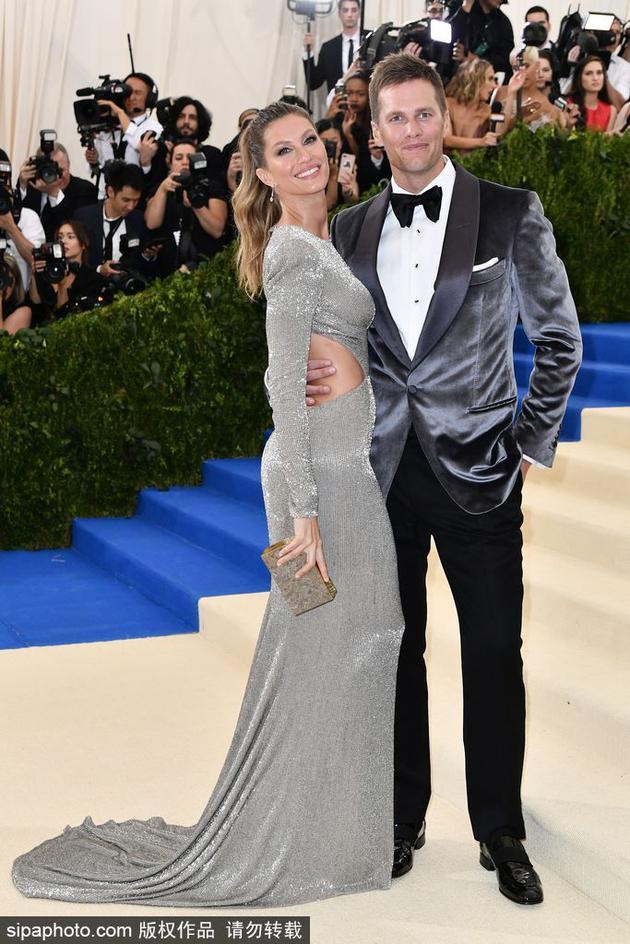 吉赛尔-邦辰鱼尾裙极致性感 MetGala红毯拥吻秀恩爱