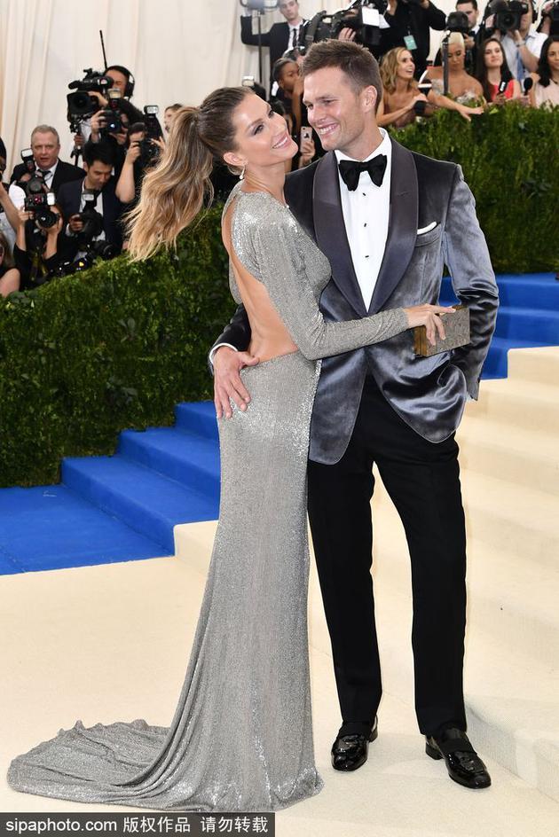 吉赛尔-邦辰鱼尾裙极致性感 MetGala红毯拥吻秀恩爱