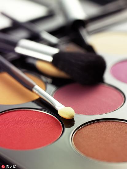 劣质化妆品可能会造成皮肤炎症（图片来源：东方IC）