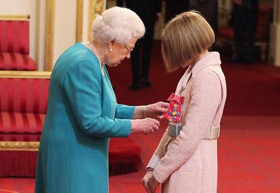 Anna Wintour被授予大英帝国爵级司令勋章