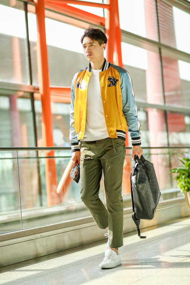 高云翔示范小白鞋 霸道型男变阳光小生 