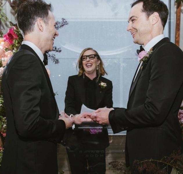 谢耳朵结婚现场图曝光 二人红白配跳首支舞