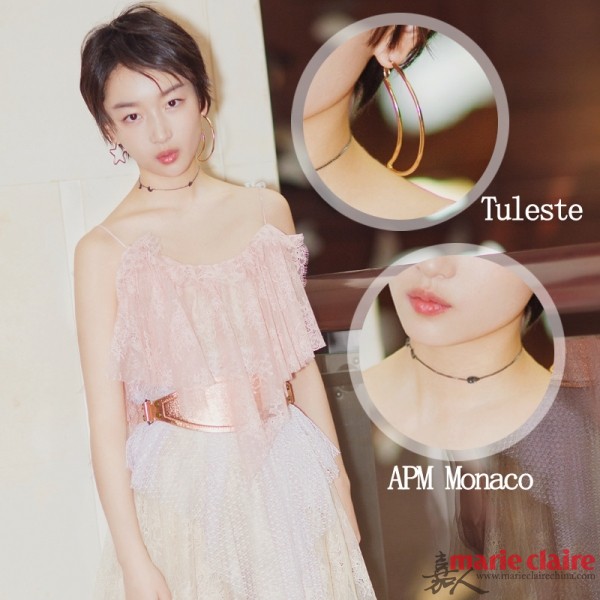 Tuleste的星月造型耳环配上APM Monaco的choker