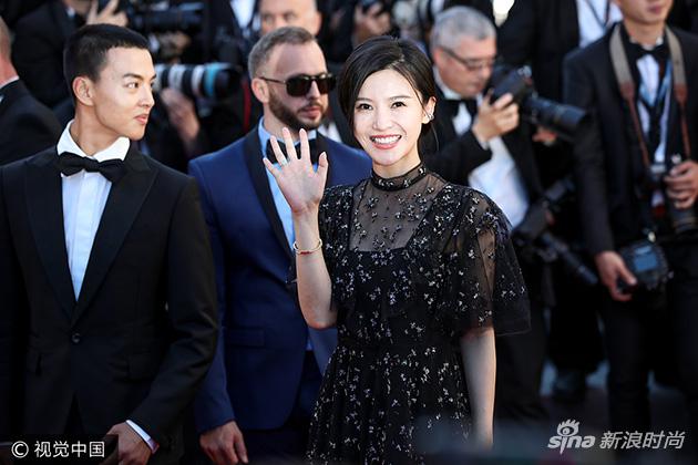 杨子姗亮相戛纳红毯