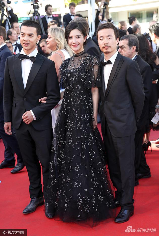 杨子姗亮相戛纳红毯